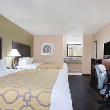 Baymont By Wyndham Lake City Exterior photo