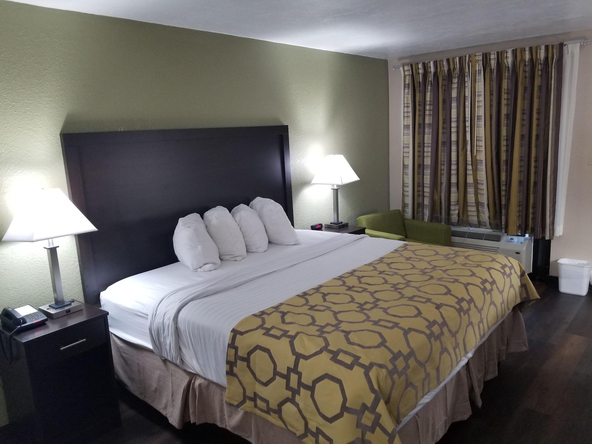 Baymont By Wyndham Lake City Exterior photo