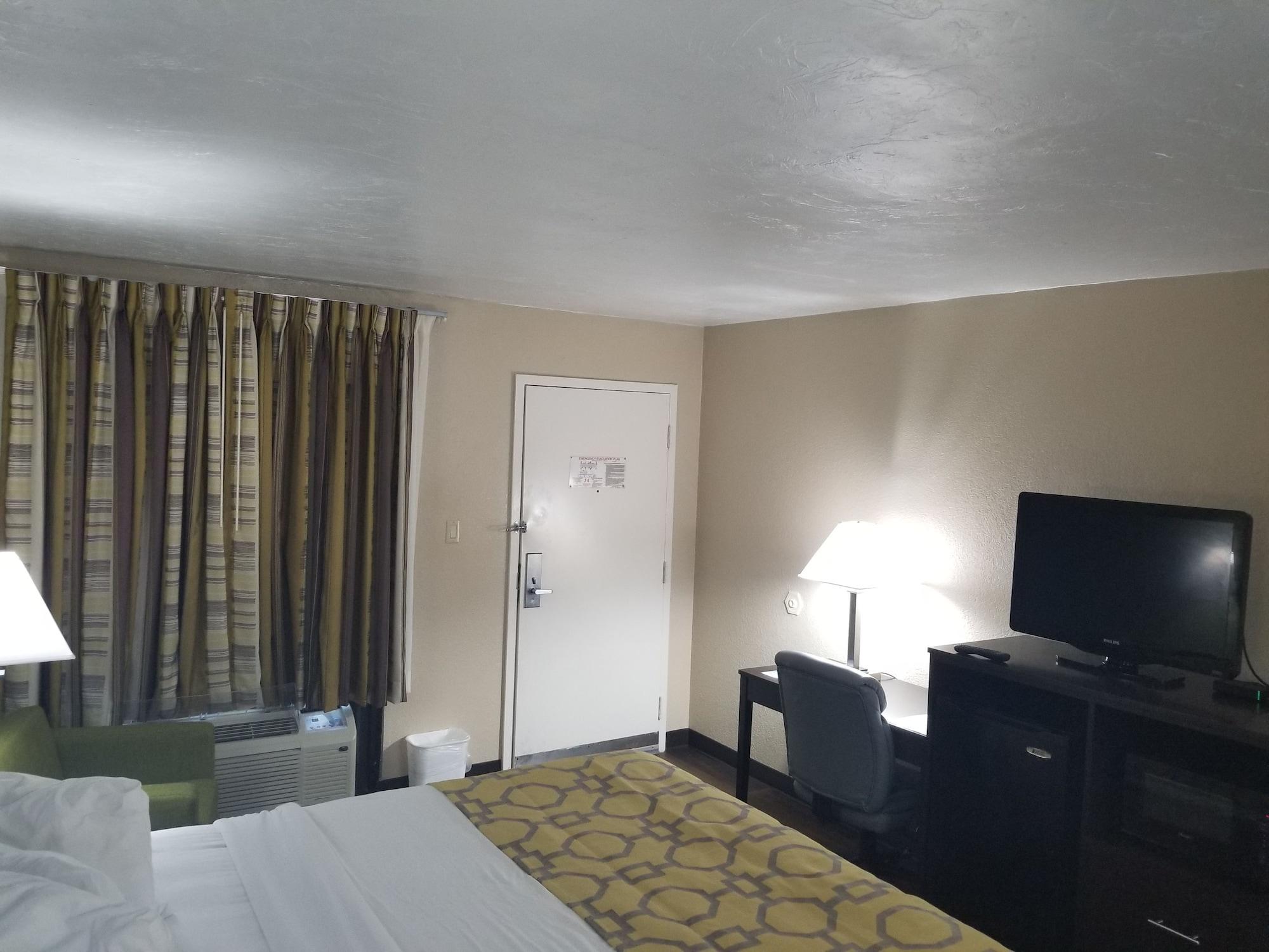Baymont By Wyndham Lake City Exterior photo
