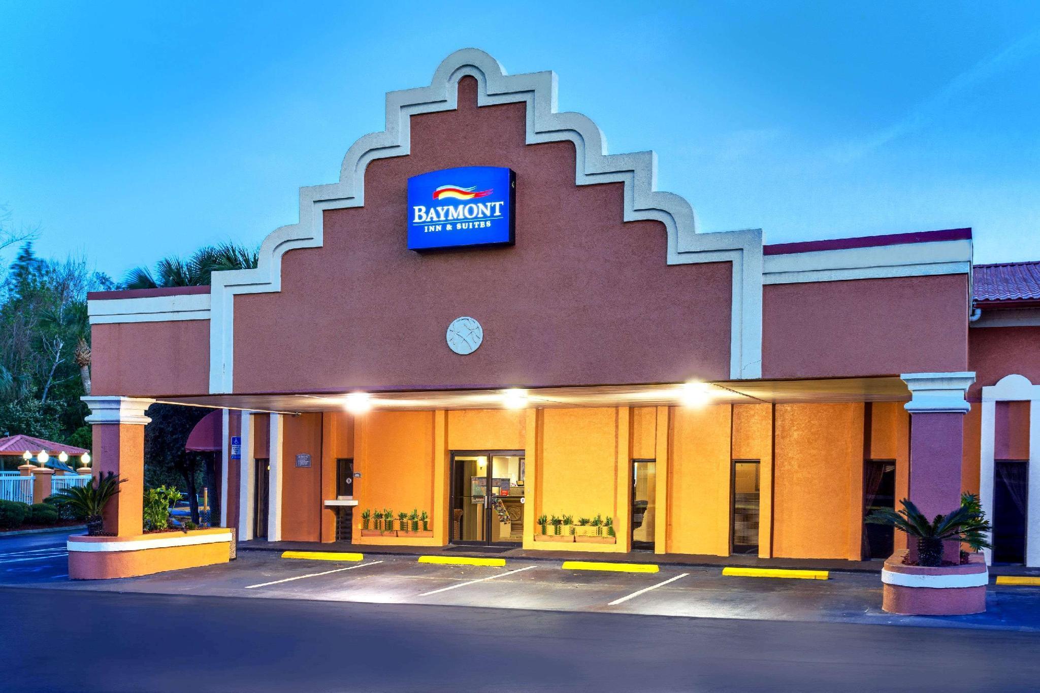 Baymont By Wyndham Lake City Exterior photo