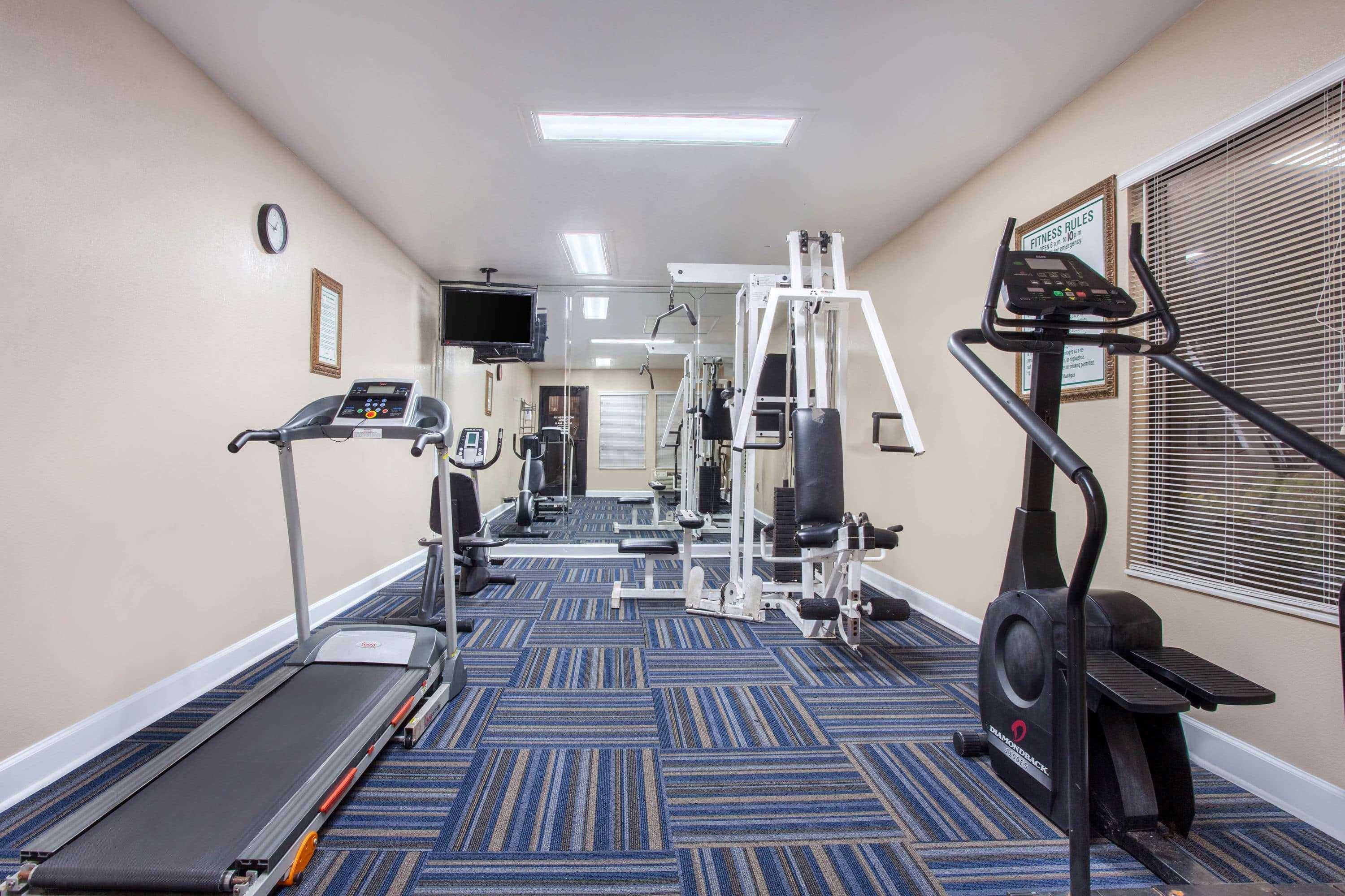 Baymont By Wyndham Lake City Exterior photo