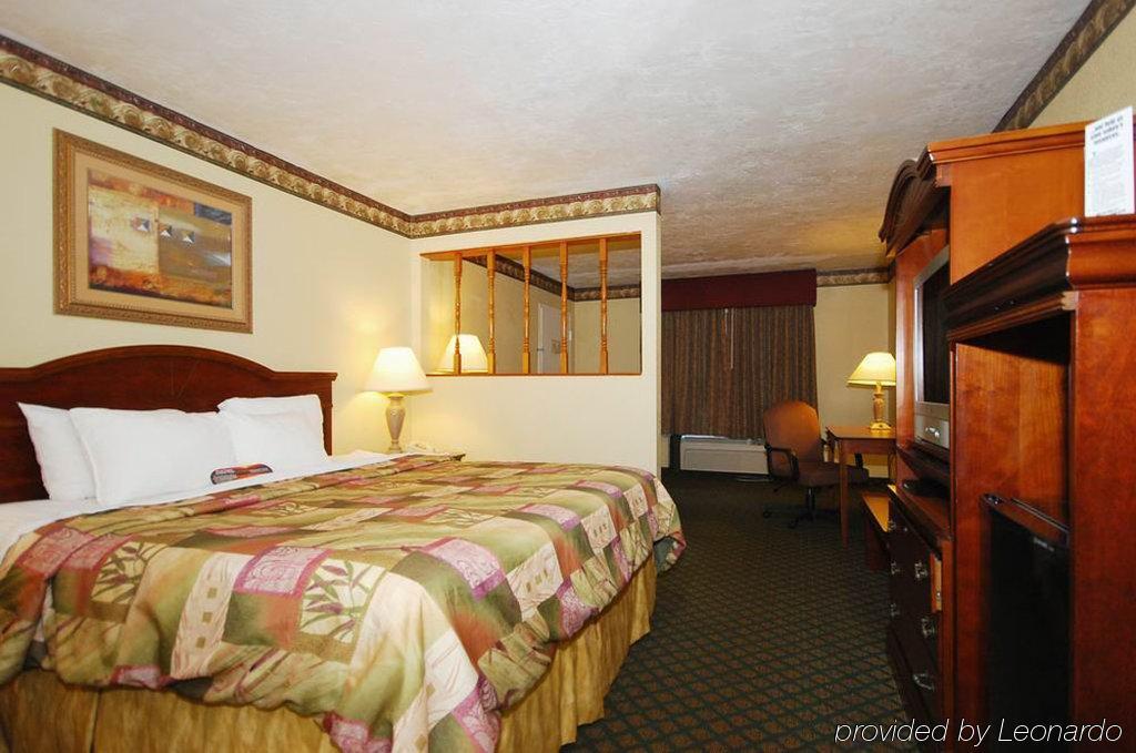 Baymont By Wyndham Lake City Room photo