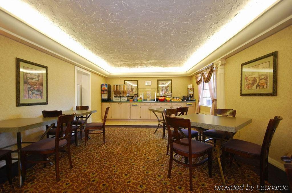 Baymont By Wyndham Lake City Restaurant photo